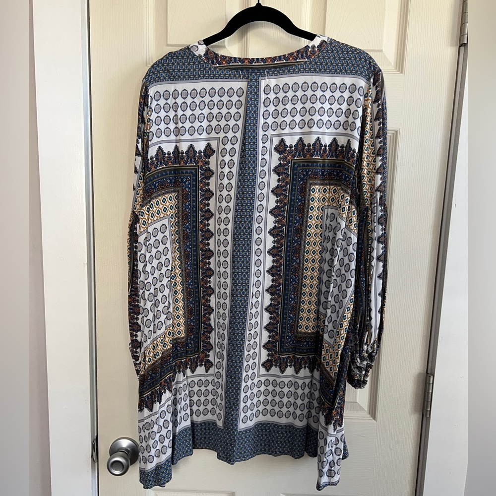 Patterned top - Picture 2 of 3